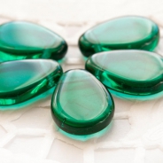 Czech Glass Petals 18x12 mm emerald 10 pcs